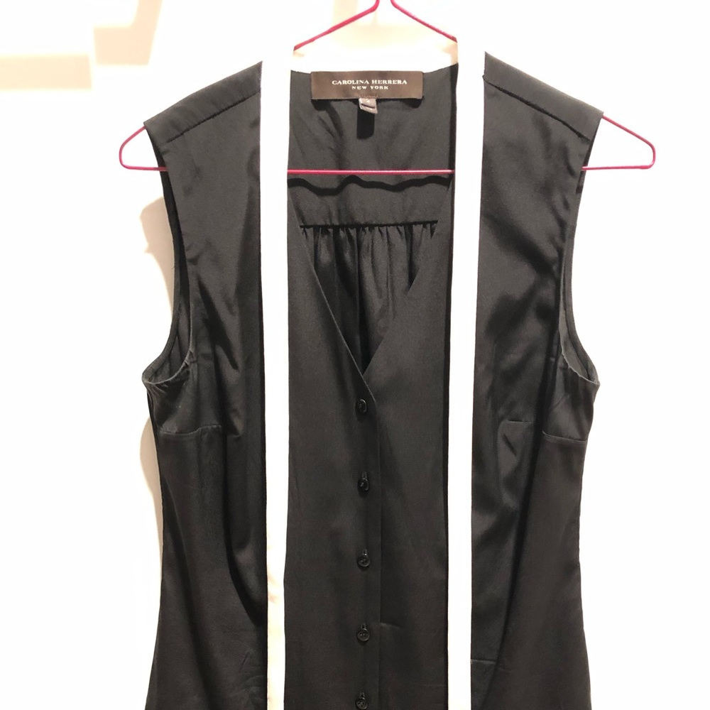 Sleeveless shirt